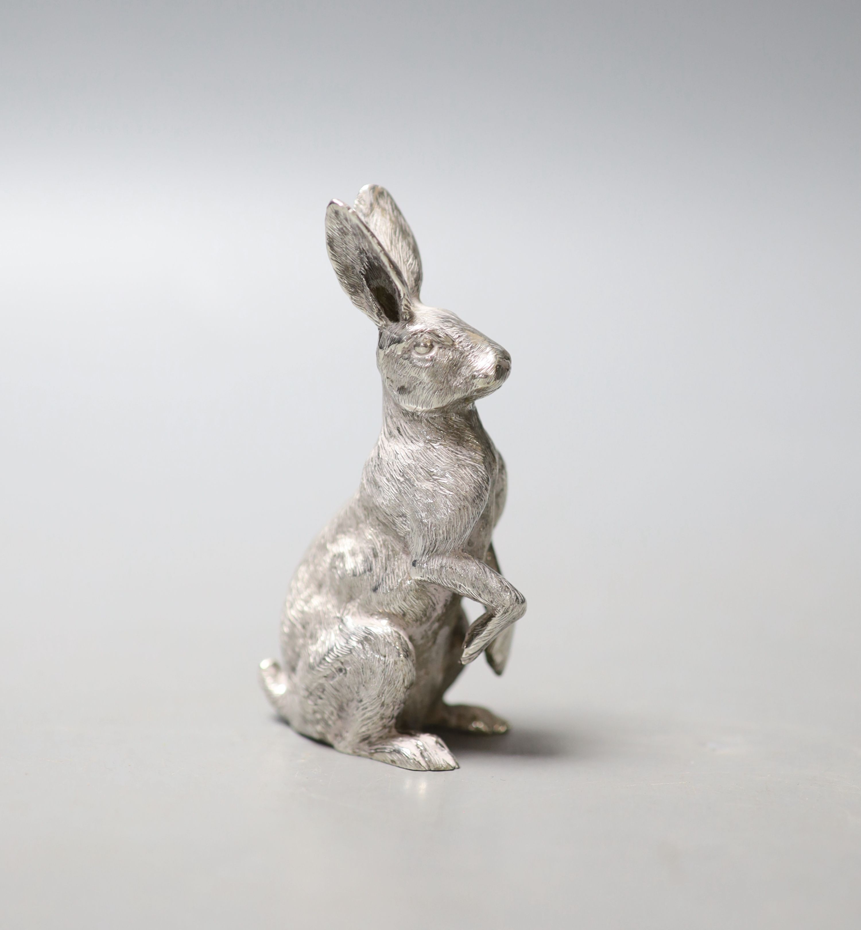 A modern silver miniature free standing model of a hare, BSE Products, London, 1992, 84mm, 119 grams.